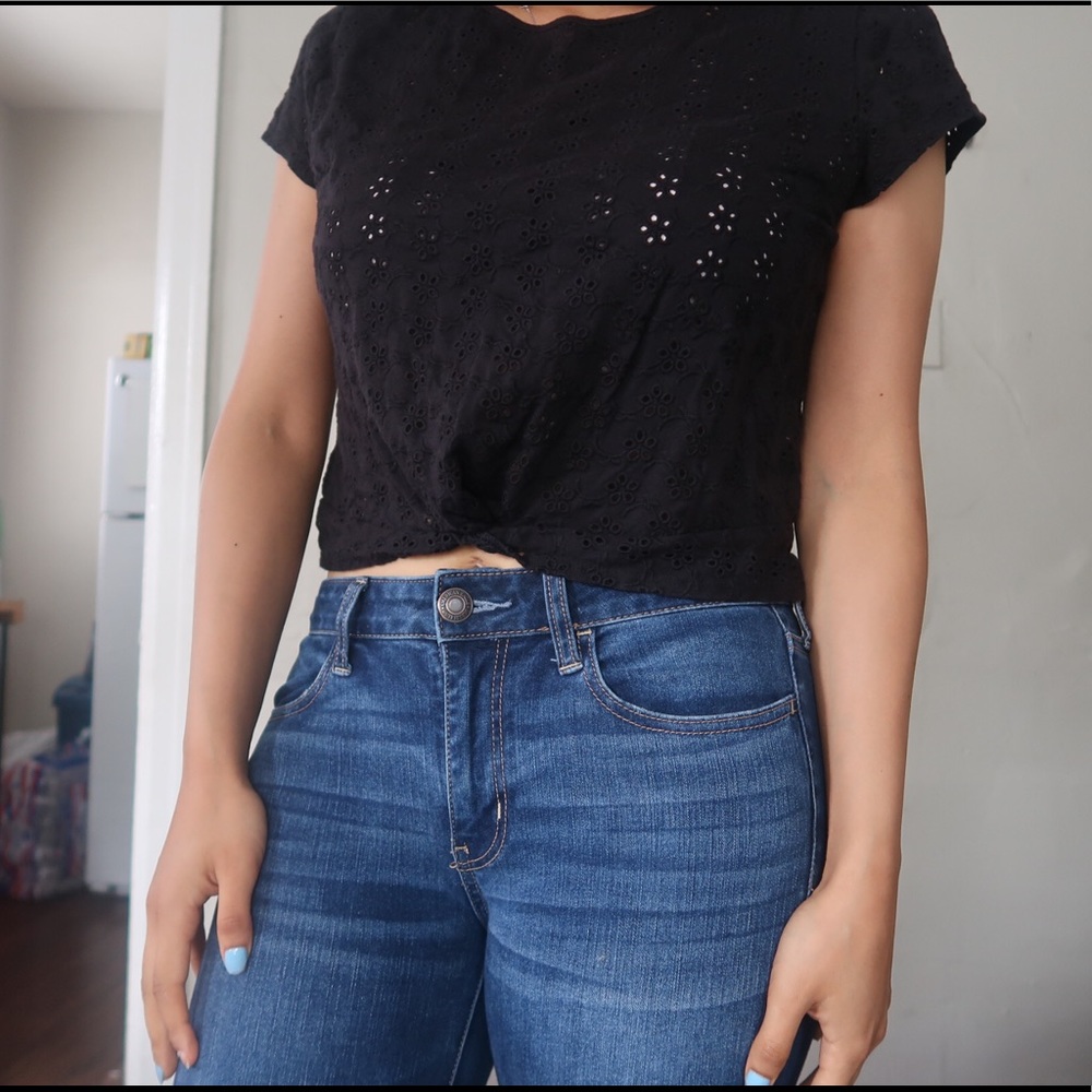 Crops top with flower openings